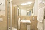 Das Badezimmer mit bodengleicher Dusche. - Haus Habel Wohnung 18 - Top-Hundeurlaub