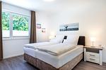 Schlafzimmer "1" mit Boxspringbett (1,80x2,00m) - Aparthotel Ostseeallee 1-03 - Top-Hundeurlaub