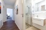 Flur mit Blick zum Badezimmer "2" - Aparthotel Ostseeallee 1-03 - Top-Hundeurlaub
