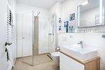 Badezimmer mit Dusche und Waschtisch - Aparthotel Ostseeallee 2-09 - Top-Hundeurlaub