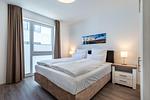 Schlafzimmer mit Boxspringbett (1,80 x 2,00 m) - Aparthotel Ostseeallee 2-12 - Top-Hundeurlaub