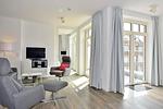 Wohn/ Essbereich mit Sessel, Tisch und Fernseher - Aparthotel Anna Düne 2-39 - Top-Hundeurlaub