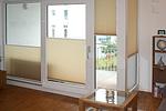 Wohn-Essbereich mit Couch - DünenResort Binz 417 - Top-Hundeurlaub
