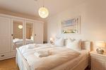 Schlafzimmer mit Doppelbett - DünenResort Binz 417 - Top-Hundeurlaub