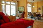 Wohn-Essbereich mit Couch - Dünenschloss 1-21 - Top-Hundeurlaub