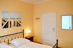 Schlafzimmer mit Doppelbett - Dünenschloss 1-21 - Top-Hundeurlaub