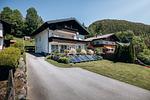 Hauptansicht Gebäude im Sommer - Apartment Sonnenhang by Alpenidyll Apartments - Top-Hundeurlaub