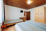 Schalfzimmer 3, Doppelbett und 1 Einzelbett - Apartment Sonnenhang by Alpenidyll Apartments - Top-Hundeurlaub