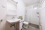 Badezimmer 1, Dusche und Wc - Apartment Sonnenhang by Alpenidyll Apartments - Top-Hundeurlaub