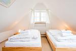 Schlafzimmer - Haus Wenningstedter Weg 12, Haushälfte B - Top-Hundeurlaub