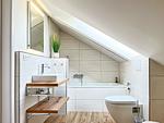 Badezimmer mit Waschbecken und Badewanne - Haus 37a - Top-Hundeurlaub