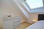 zweites Schlafzimmer mit Boxspringbett und Kommode - Wohnung 14-6 - Top-Hundeurlaub