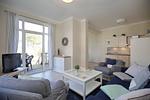 Wohnzimmer mit Blick zur Küche - Wohnung 01 - Top-Hundeurlaub