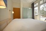 Schlafzimmer mit Doppelbett - Wohnung 01 - Top-Hundeurlaub