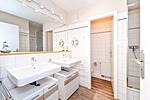Badezimmer mit WC und Waschbecken - Wohnung 04-6 - Top-Hundeurlaub