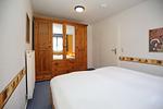 Kleiderschrank im Schlafzimmer - Wohnung 02-3 - Top-Hundeurlaub