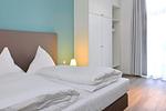 Schlafbereich mit Doppelbett - Aparthotel Anna Düne 0-08 - Top-Hundeurlaub