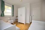 2. Schlafzimmer mit Ausziehbett und Kleiderschrank - Wohnung 03 - Top-Hundeurlaub
