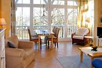Wohn-Essbereich mit Couch und Esstisch - Dünenschloss 1-28 - Top-Hundeurlaub