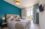 Ferienwohnung Sonnenblume Ostseebad Wustrow – Schlafzimmer mit Boxspringbett - Sonnenblume - Top-Hundeurlaub