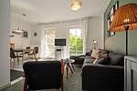 Ferienhaus Waldblick am Plauer See Wohnzimmer mit TV -Einheit - Waldblick - Top-Hundeurlaub