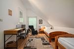 Ferienhaus Waldblick am Plauer See Schlafzimmer mit Schreibtisch - Waldblick - Top-Hundeurlaub
