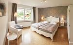 Schlafzimmer - Brise 5 am Wittensee – ebenerdige Ferienwohnung mit Terrasse & Spielscheune - Top-Hundeurlaub