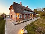 Hauptansicht - Reetdachkate Fjord Cottage - Haushälfte Backbord - Top-Hundeurlaub