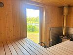 Innenbereich der Sauna mit Blick auf die Natur - Villa Saleboda - Top-Hundeurlaub