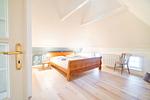 Das zweite Schlafzimmer befindet sich im Obergeschoss. - Luettliv-Huus I - Top-Hundeurlaub