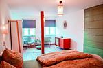 Schlafzimmer mit Blick ins Grüne im Ferienhaus Villa Hjortlund in Tyringe - Hus Hjortlund - Top-Hundeurlaub