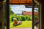 Ferienhaus Kathi in Jabel Blick in den Garten - Kathi - Top-Hundeurlaub
