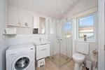 Badezimmer mit Dusche und Waschmaschine - Ferienhaus 02a - Top-Hundeurlaub
