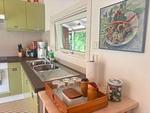 Moderne Küche mit Spüle im Ferienhaus Stuga Haget - Stuga Haget - Top-Hundeurlaub