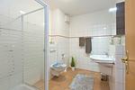 Bad mit Dusche und WC - Haus am Kölpinsee App. 3.3 - Top-Hundeurlaub