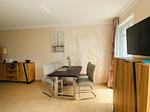 heller Essbereich mit Ausblick und TV - Haus am Kölpinsee App. 4.4 - Top-Hundeurlaub