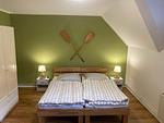 Freundliches modernes Schlafzimmer mit Kleiderschrank - Hafenhaus Anglerdomizil - Top-Hundeurlaub