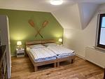 Viel Platz zum Träumen bietet das schöne Schlafzimmer in moderne - Hafenhaus Anglerdomizil - Top-Hundeurlaub