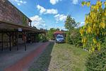 Der Hinterhof mit PKW Stellplatz - Hafenhaus Anglerdomizil - Top-Hundeurlaub