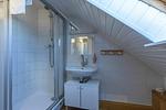 Tageslicht Bad mit Dusche - Hafenhaus Kapitänsdeck - Top-Hundeurlaub