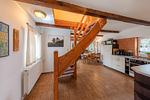 Die Treppe führt zu den Schlafzimmern. - Ferienhaus Loppin - Top-Hundeurlaub