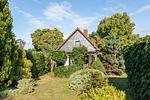 Der schöne Garten lädt zum Wohlfühlen ein. - Ferienhaus Loppin - Top-Hundeurlaub