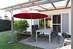 eine überdachte Terrasse für die Gemütlichkeit - Ferienhaus Ahorn - Top-Hundeurlaub