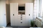 und Kleiderschrank mit TV - Am Seeufer 59b Fewo Seensucht - Top-Hundeurlaub