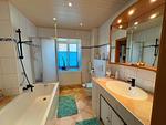 Badezimmer im OG - Feldsteinscheune Kaeselin - Top-Hundeurlaub
