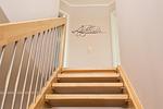 mit einer Treppe in das Obergeschoß - Ferienhaus Buche - Top-Hundeurlaub