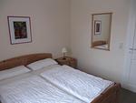 Schlafzimmer mit Doppelbett - Albatros App. 02 EG/R - Top-Hundeurlaub