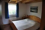 2 Schlafzimmer jeweils mit Doppelbett und Kleiderschrank - Ferienhaus Jabel 29 - Top-Hundeurlaub