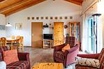 großer heller Wohn- und Essbereich - Ferienhaus Jabel 25 - Top-Hundeurlaub