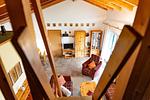 Blick vom Alkoven in den Wohnbereich - Ferienhaus Jabel 25 - Top-Hundeurlaub